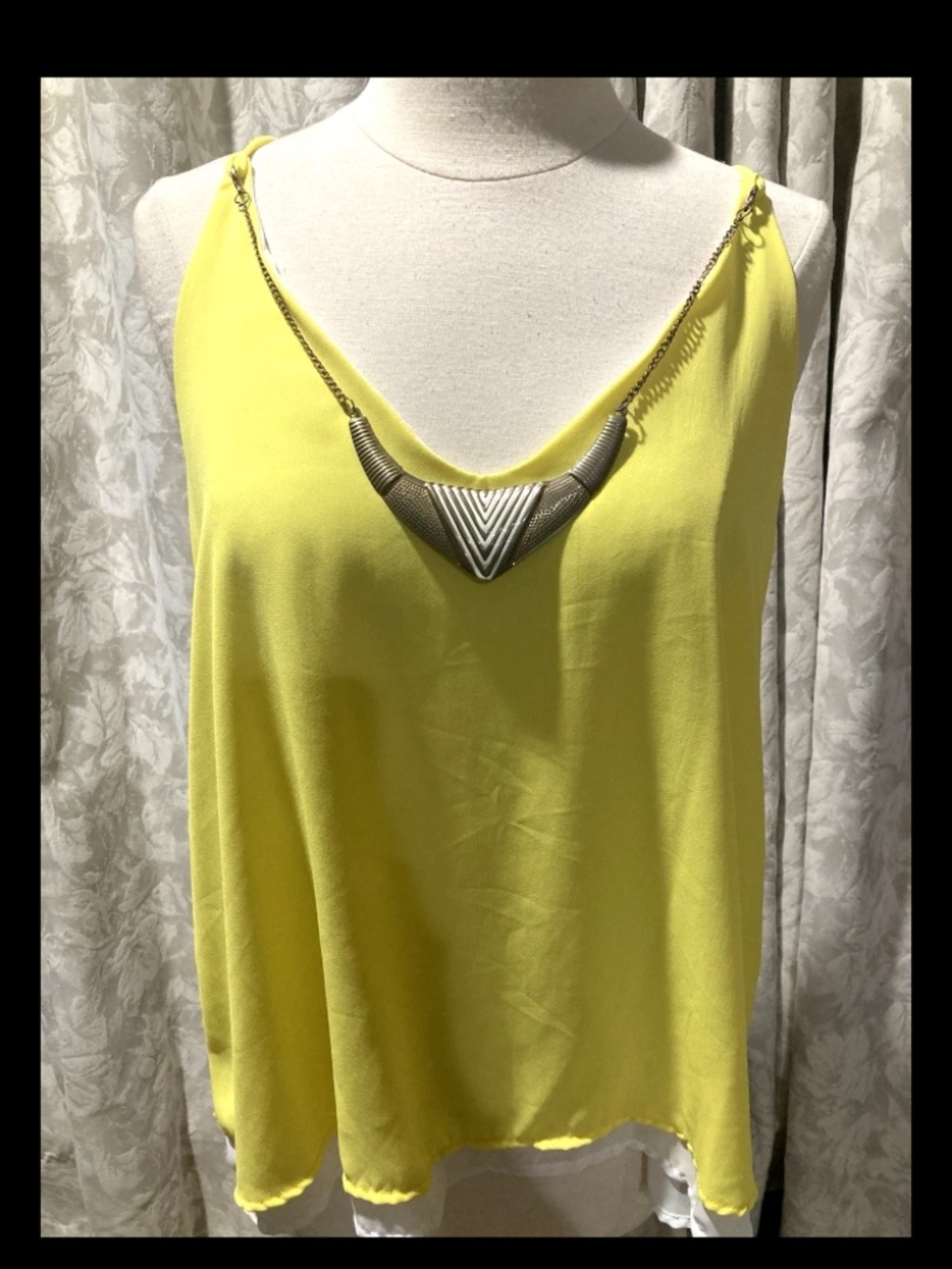 Bebe 2b yellow straps top size large L